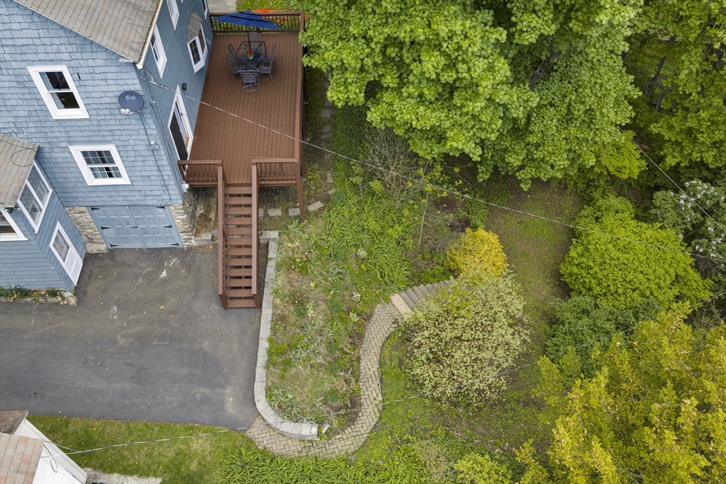 71 Morningside Road Worcester, MA 01602 - Photo 32 of 42 front view of a house with a garden