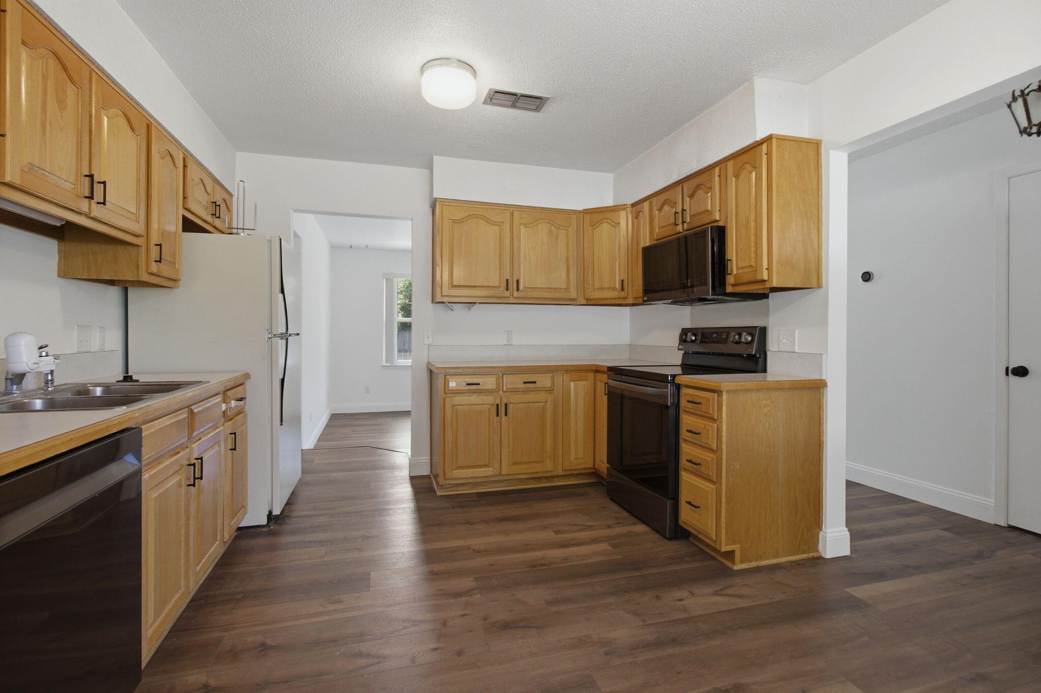 74 8th Street Shalimar, FL 32579 - Photo 6 of 28 KITCHEN 1