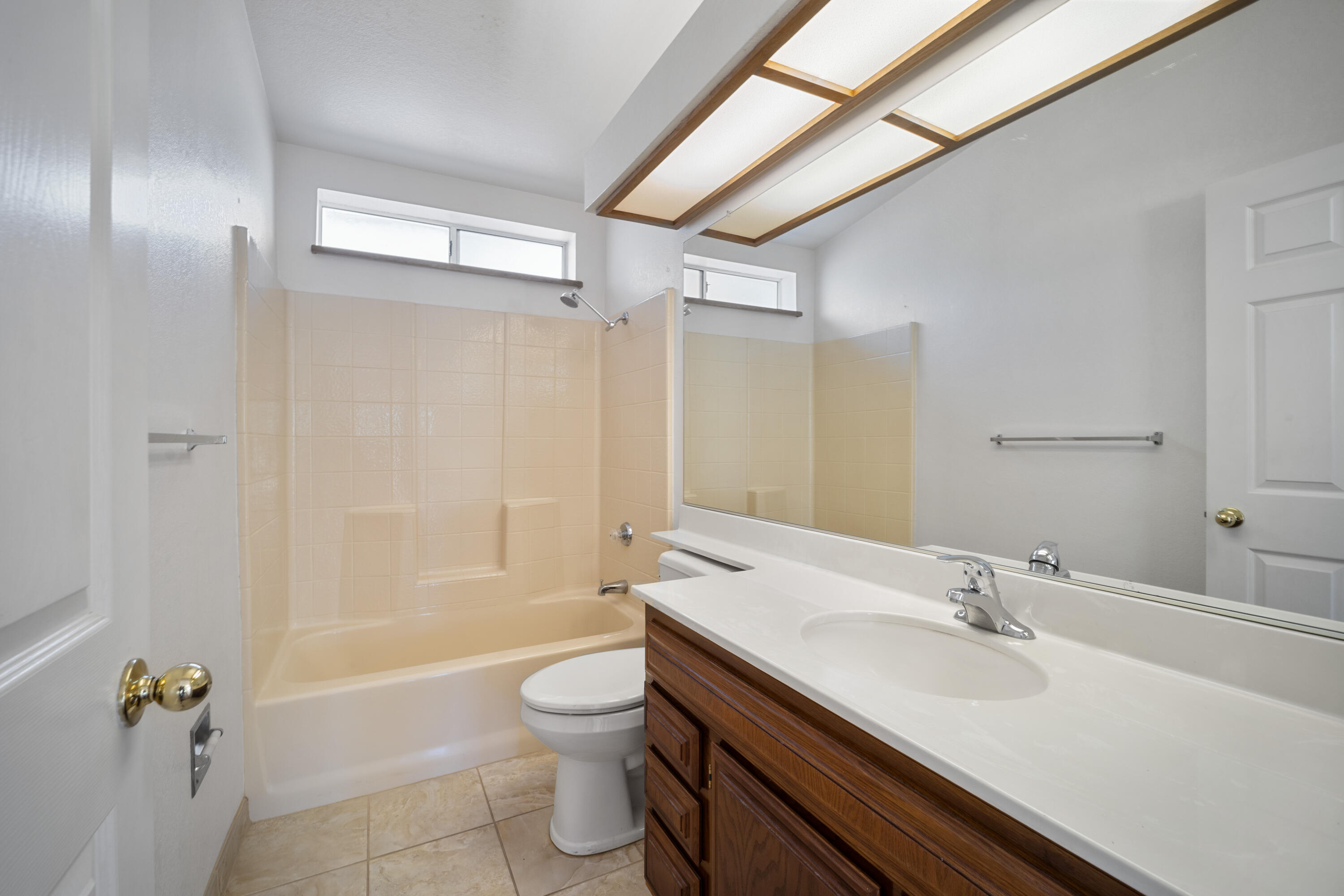 19331 Flintstone Road Redding, CA 96003 - Photo 17 of 18 Interior18