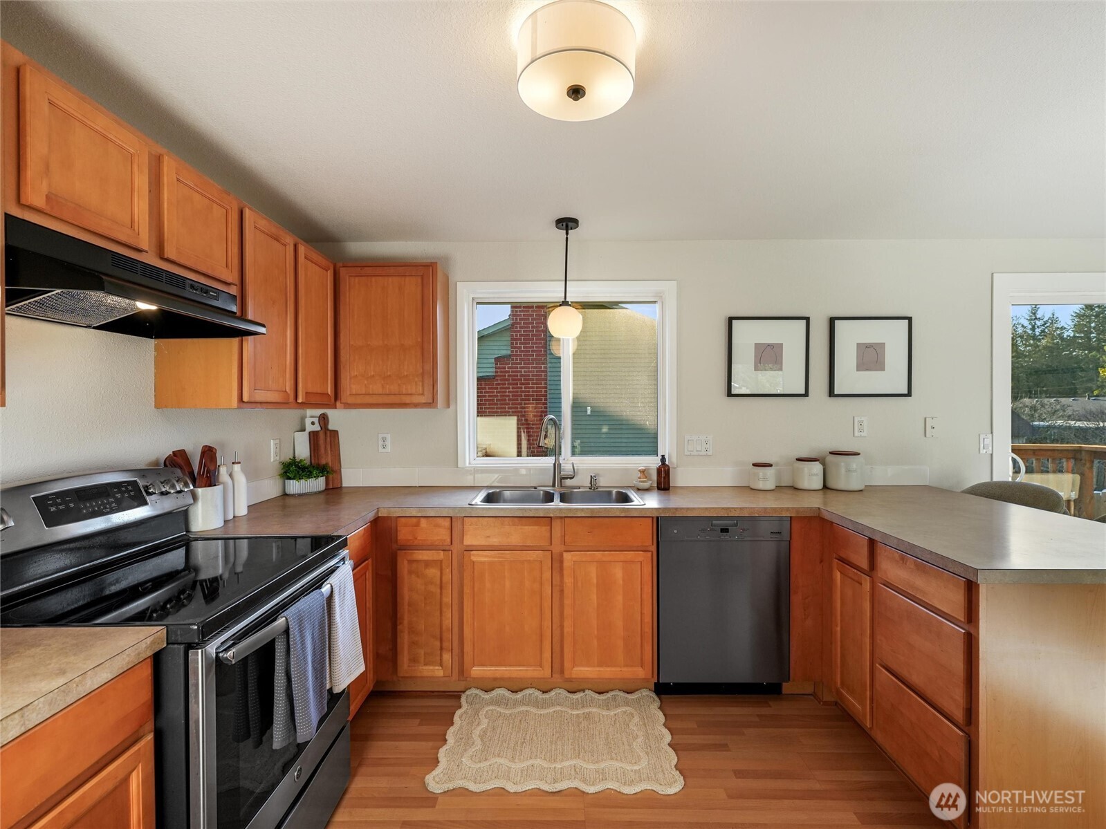 349 Anacortes Avenue Southeast Renton, WA 98059 - Photo 14 of 38