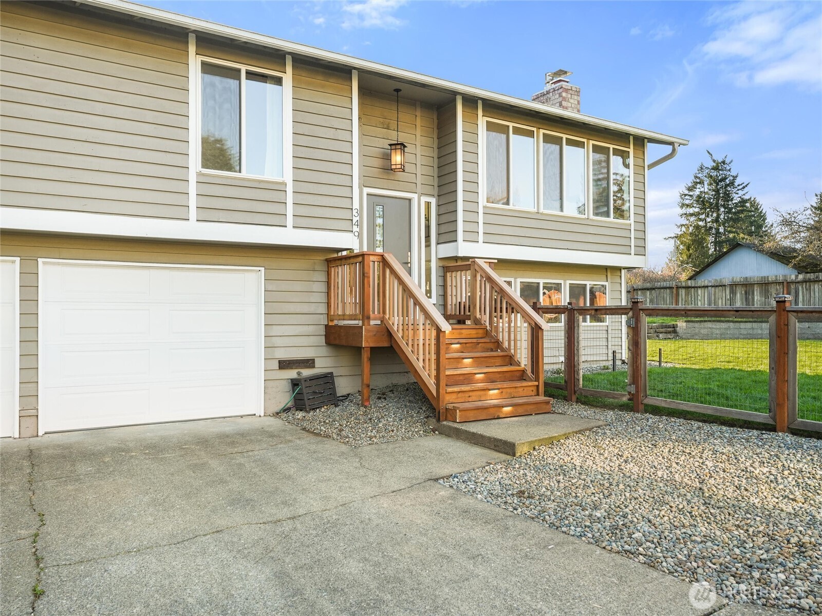 349 Anacortes Avenue Southeast Renton, WA 98059 - Photo 4 of 38