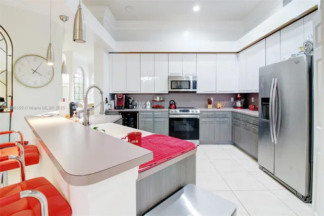 $4,800 | 6041 Superior Boulevard, Davie, FL 33331