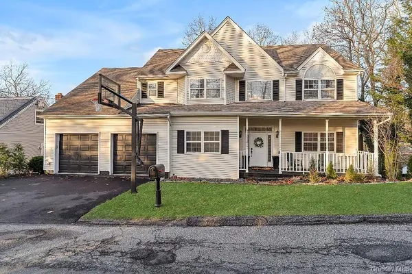 $1,258,000 | 33 Potters Lane, Halesite, NY 11743