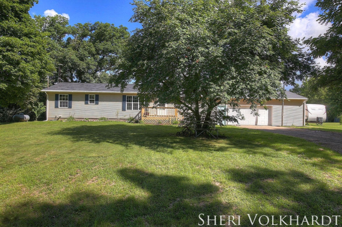 4762 Boyer Road Greenville, MI 48838 - Photo 1 of 22 IMG_9236