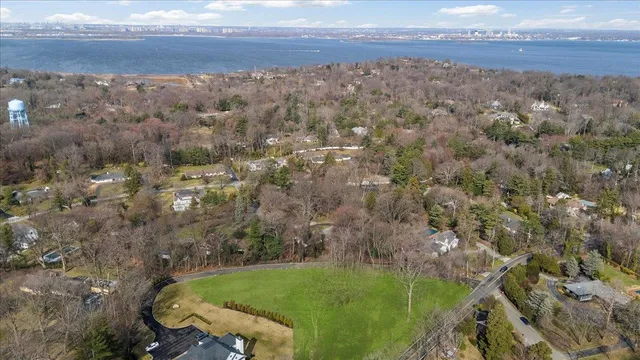 $1,694,999 | 36 Cow Neck Road, Sands Point, NY 11050