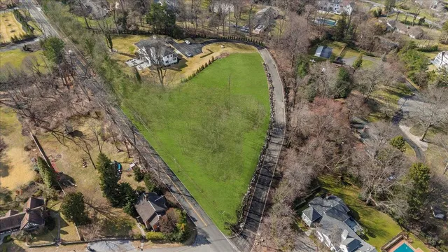 $1,694,999 | 36 Cow Neck Road, Sands Point, NY 11050