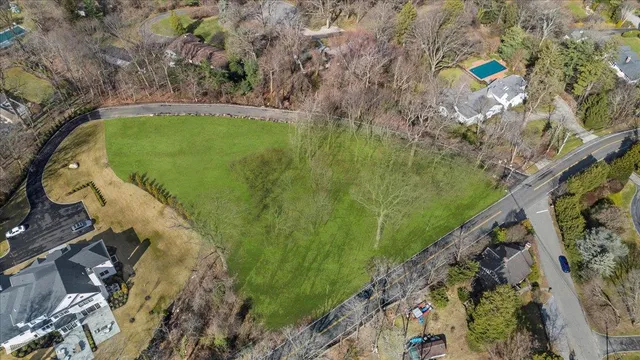 $1,694,999 | 36 Cow Neck Road, Sands Point, NY 11050