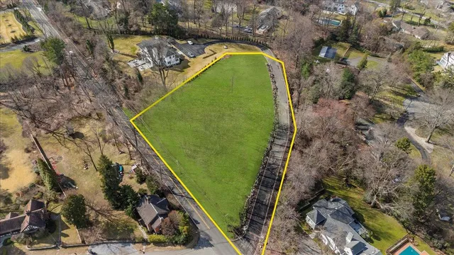 $1,694,999 | 36 Cow Neck Road, Sands Point, NY 11050