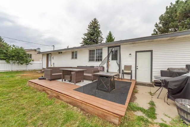 $405,000 | 26610 East Queen Avenue, Newman Lake, WA 99025