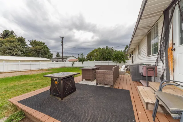 $405,000 | 26610 East Queen Avenue, Newman Lake, WA 99025