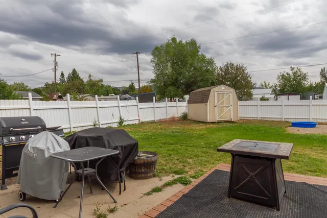 $405,000 | 26610 East Queen Avenue, Newman Lake, WA 99025