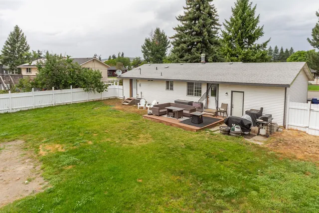 $405,000 | 26610 East Queen Avenue, Newman Lake, WA 99025