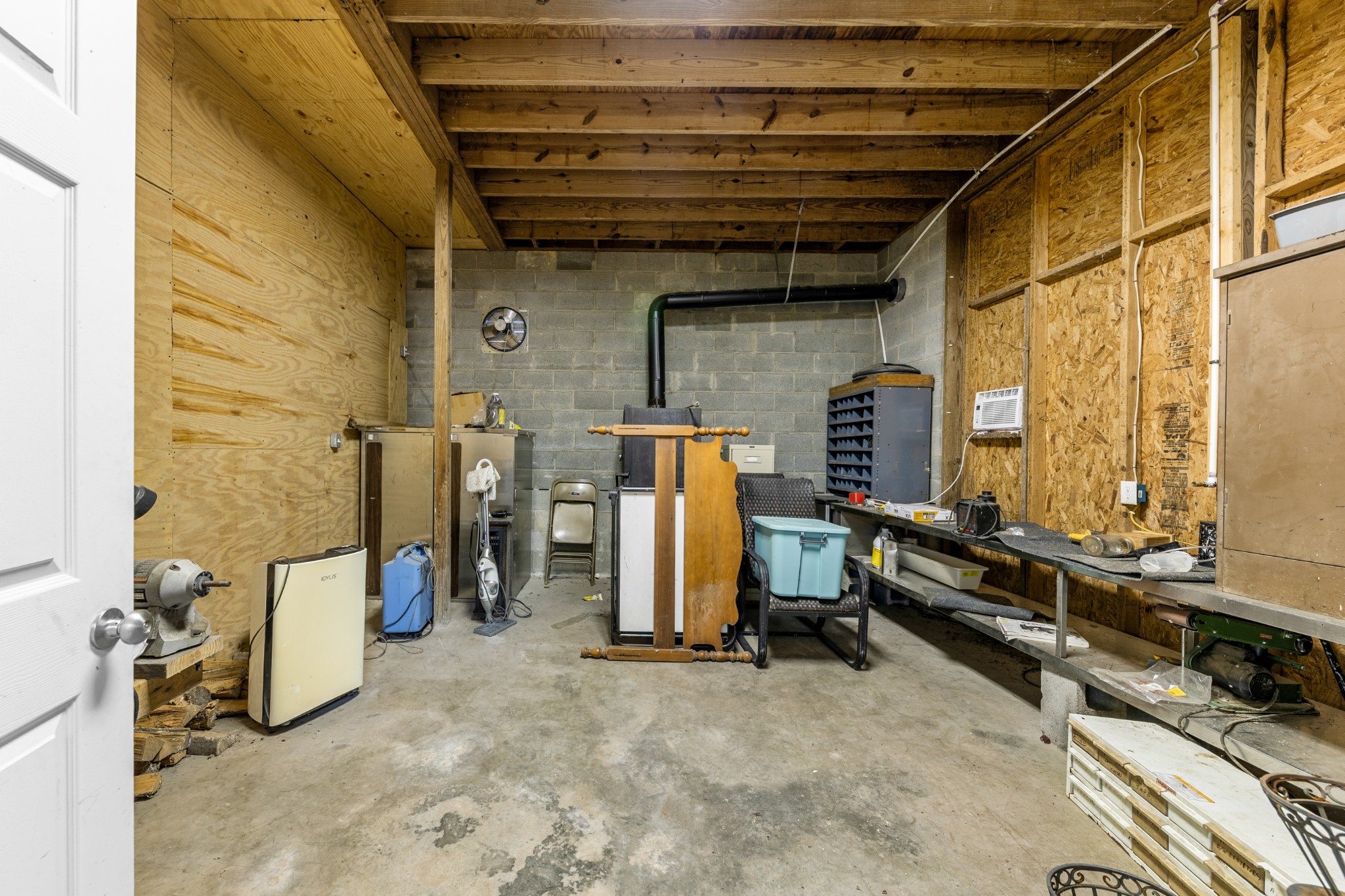 2191 Garner Road Mount Pleasant, TN 38474 - Photo 37 of 50 a view of a room with gym equipment