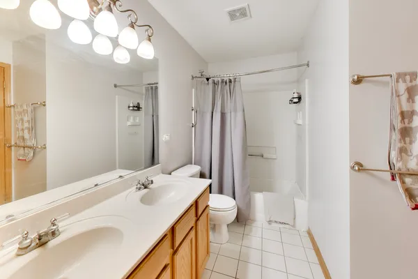 $269,000 | 18 New Haven Drive, Unit 18, Cary, IL 60013