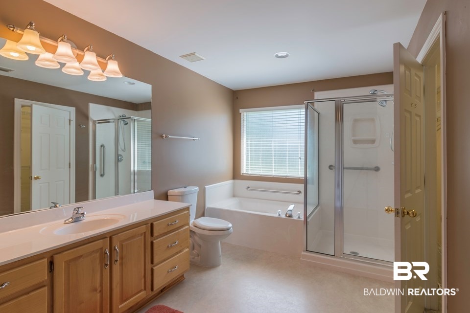 9049 Ashley Court Daphne, AL 36526 - Photo 19 of 20 Guest House Bathroom