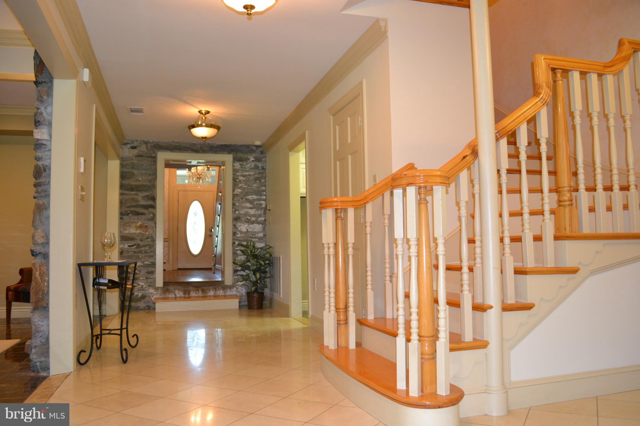 6415 Green Valley Road New Market, MD 21774 - Photo 21 of 98 Hallway leading to the Family Room and Dining room