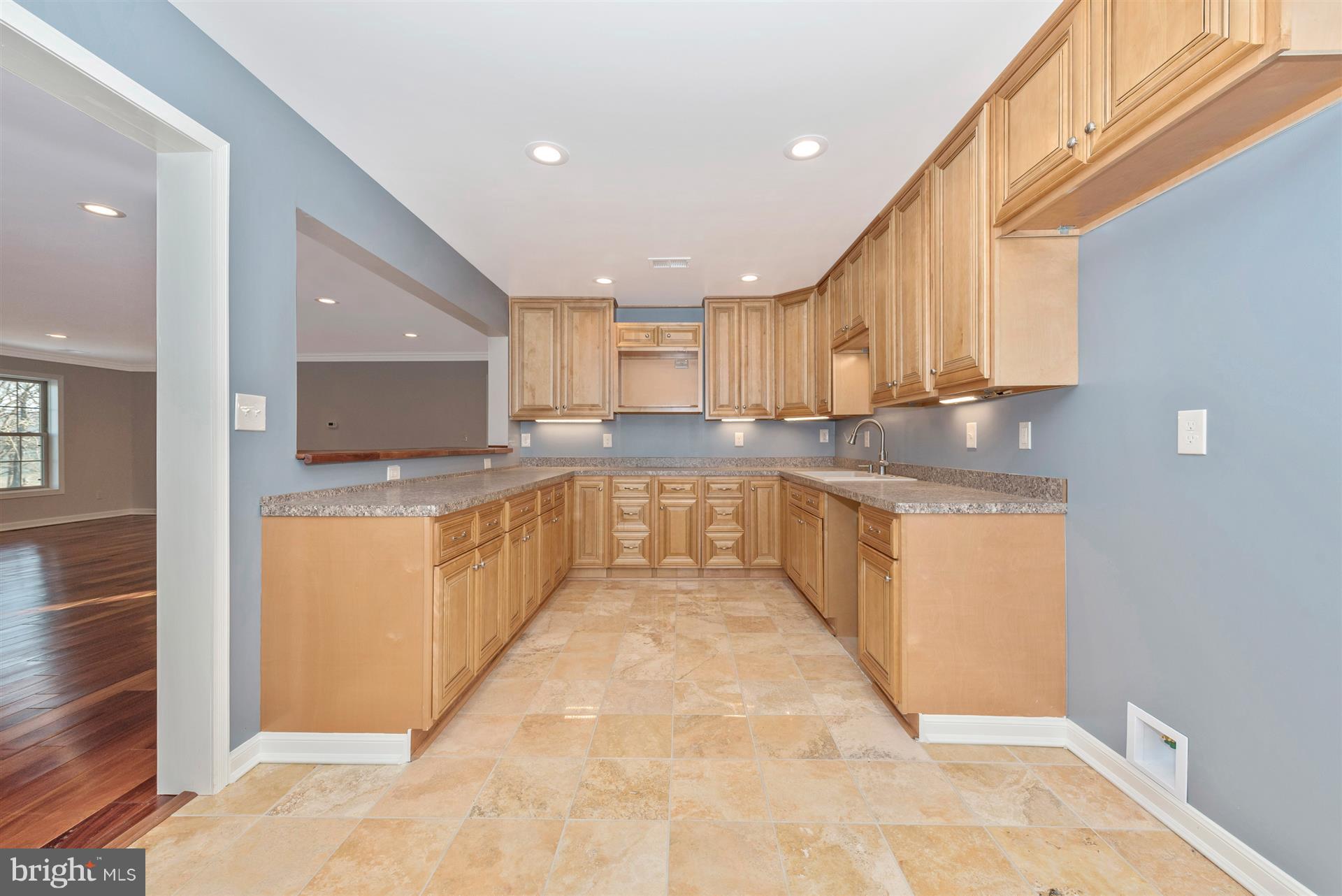 6415 Green Valley Road New Market, MD 21774 - Photo 45 of 98 Upstairs Addition Kitchenette