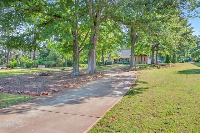 $869,900 | 1308 Lakewood Lane, Anderson, SC 29625