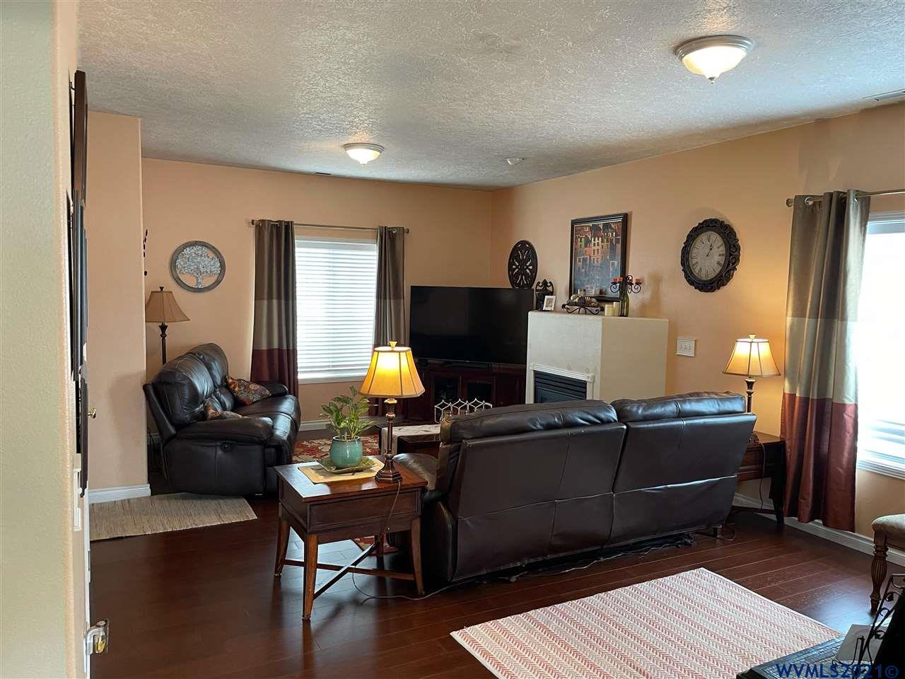 979 Rupp Avenue Northeast Keizer, OR 97303 - Photo 5 of 24 Gallery Image 5