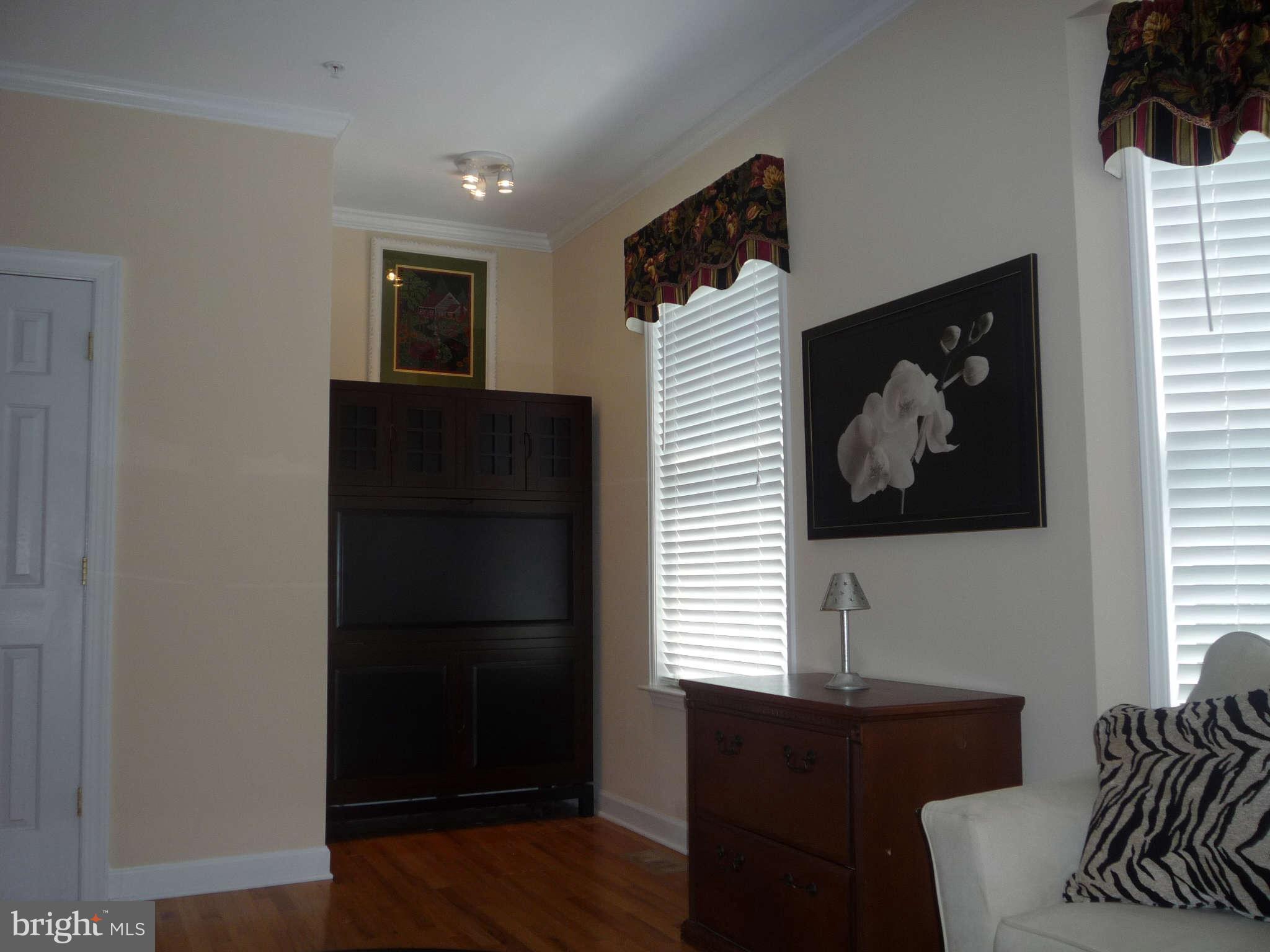 282 Braxton Way Edgewater, MD 21037 - Photo 12 of 28 another view-outcove in liv.room