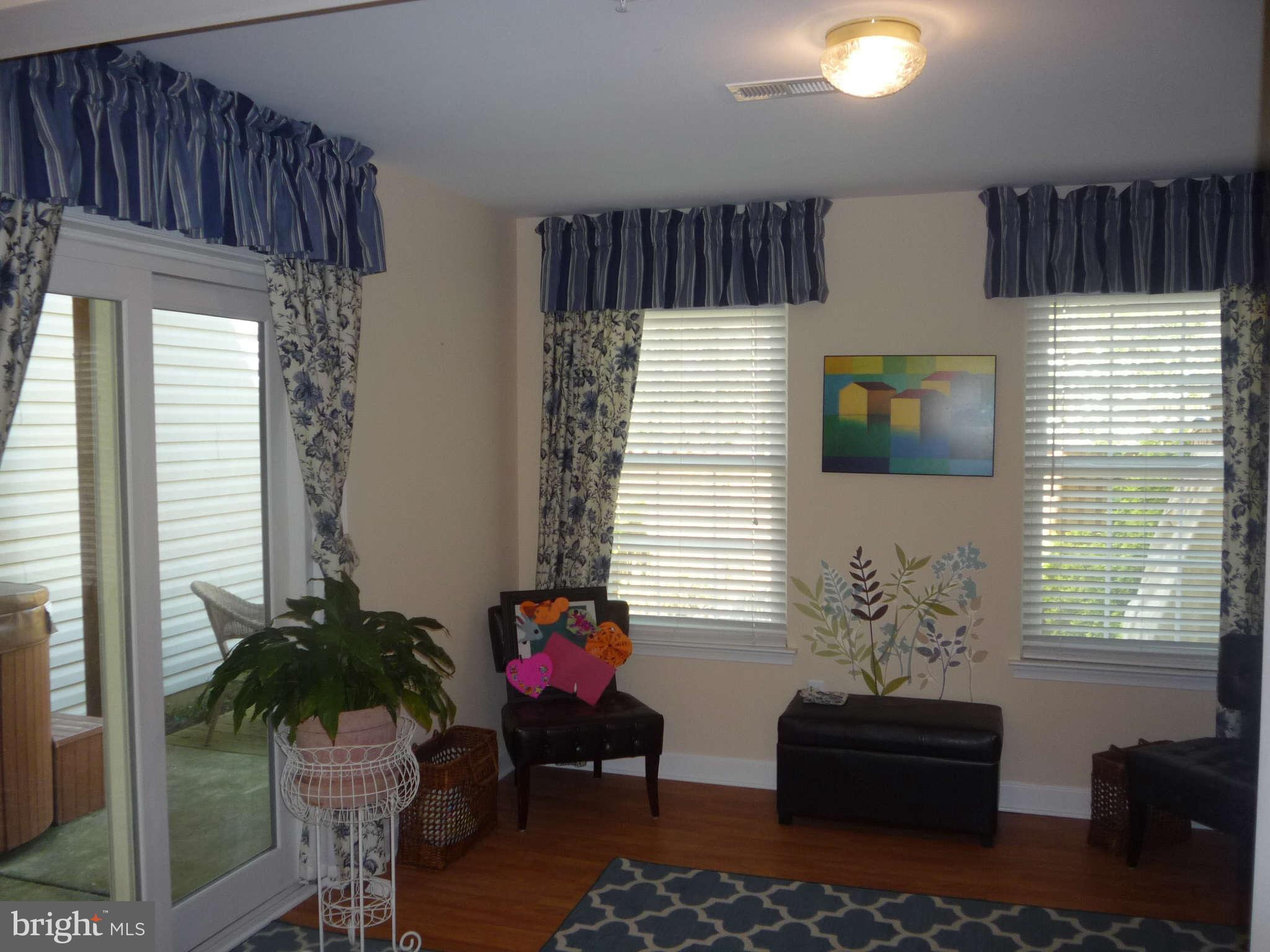 282 Braxton Way Edgewater, MD 21037 - Photo 5 of 28 Family Room on main floor 1