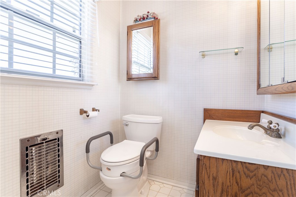 19218 Schoolcraft Street Reseda, CA 91335 - Photo 16 of 31