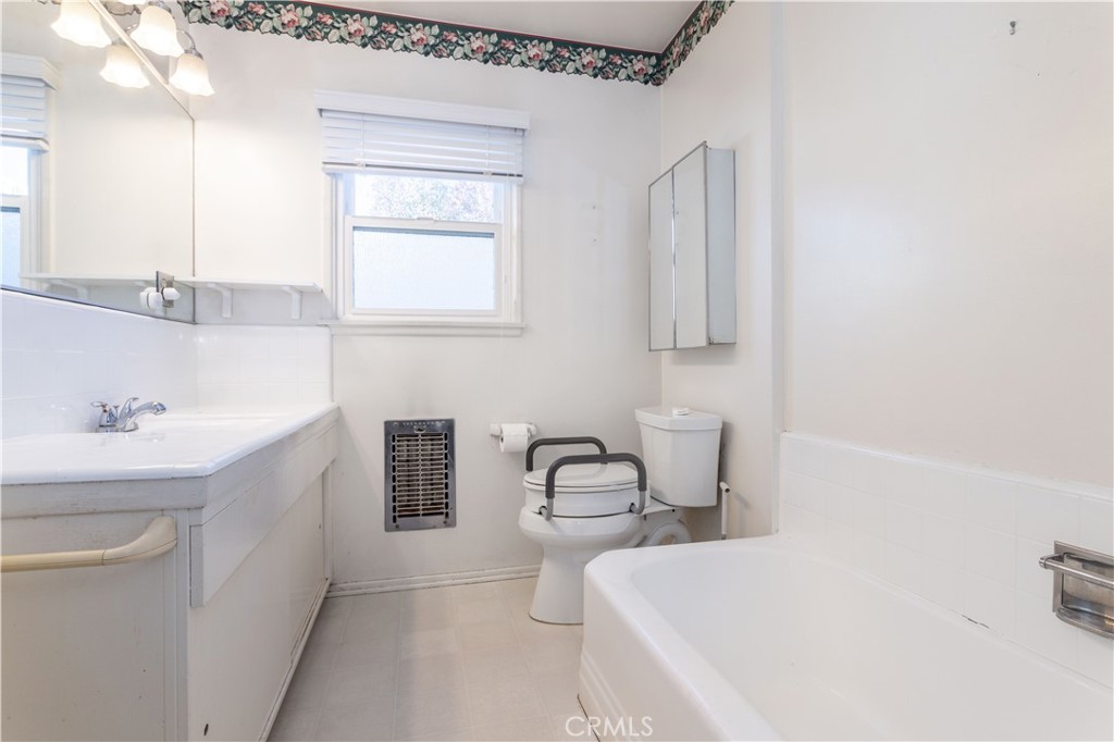 19218 Schoolcraft Street Reseda, CA 91335 - Photo 17 of 31