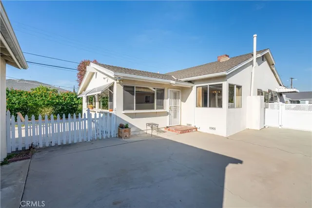 $875,000 | 19218 Schoolcraft Street, Reseda, CA 91335