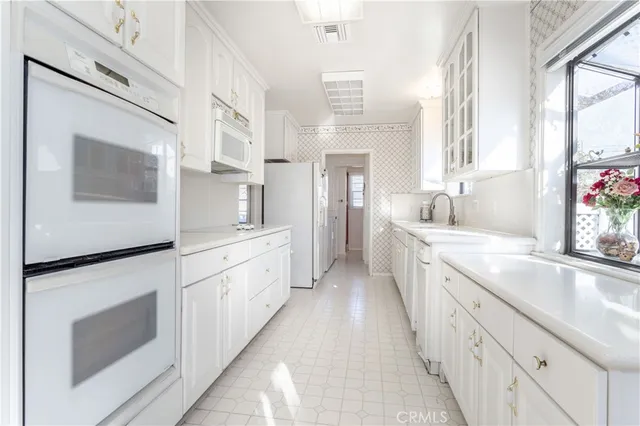 $875,000 | 19218 Schoolcraft Street, Reseda, CA 91335