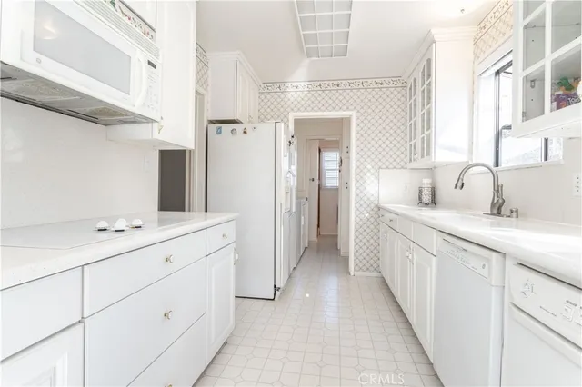 $875,000 | 19218 Schoolcraft Street, Reseda, CA 91335