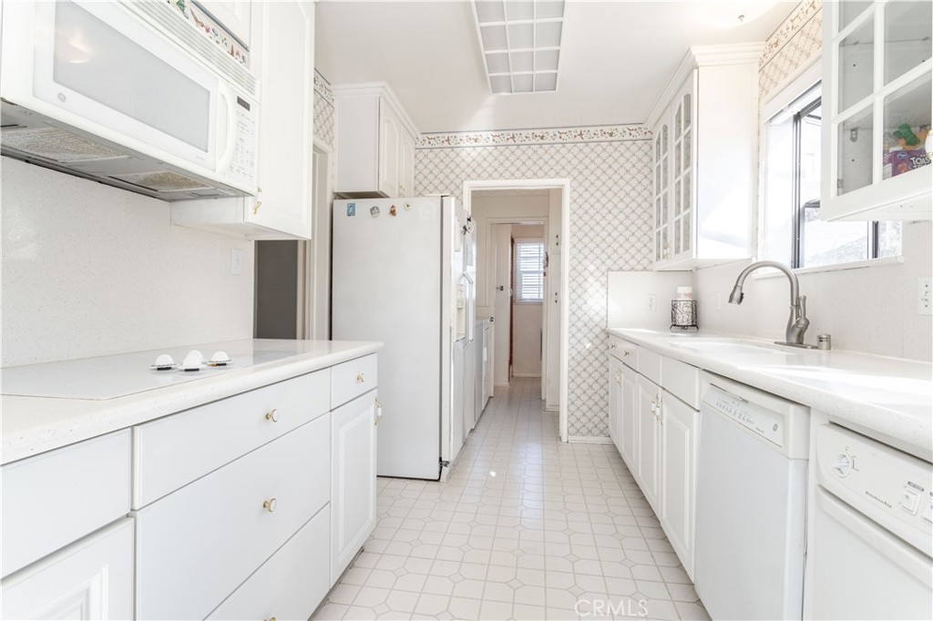 19218 Schoolcraft Street Reseda, CA 91335 - Photo 8 of 31