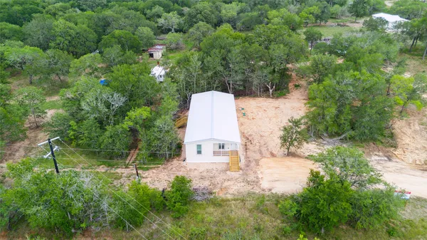 a view of a back yard