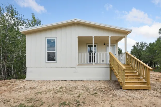 $294,000 | 855 Roosevelt Road, Kingsbury, TX 78638