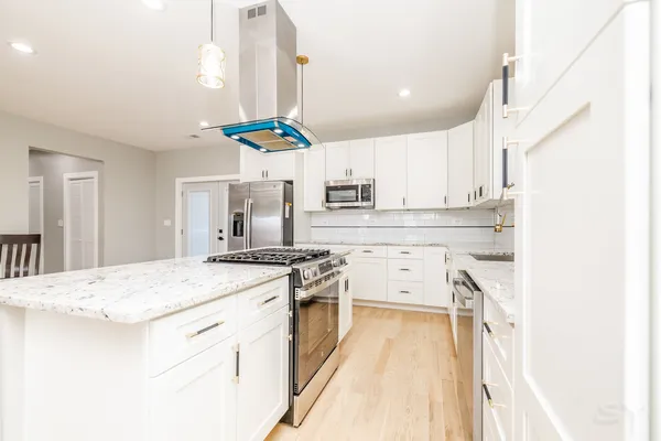 a view of room with a ceiling fan