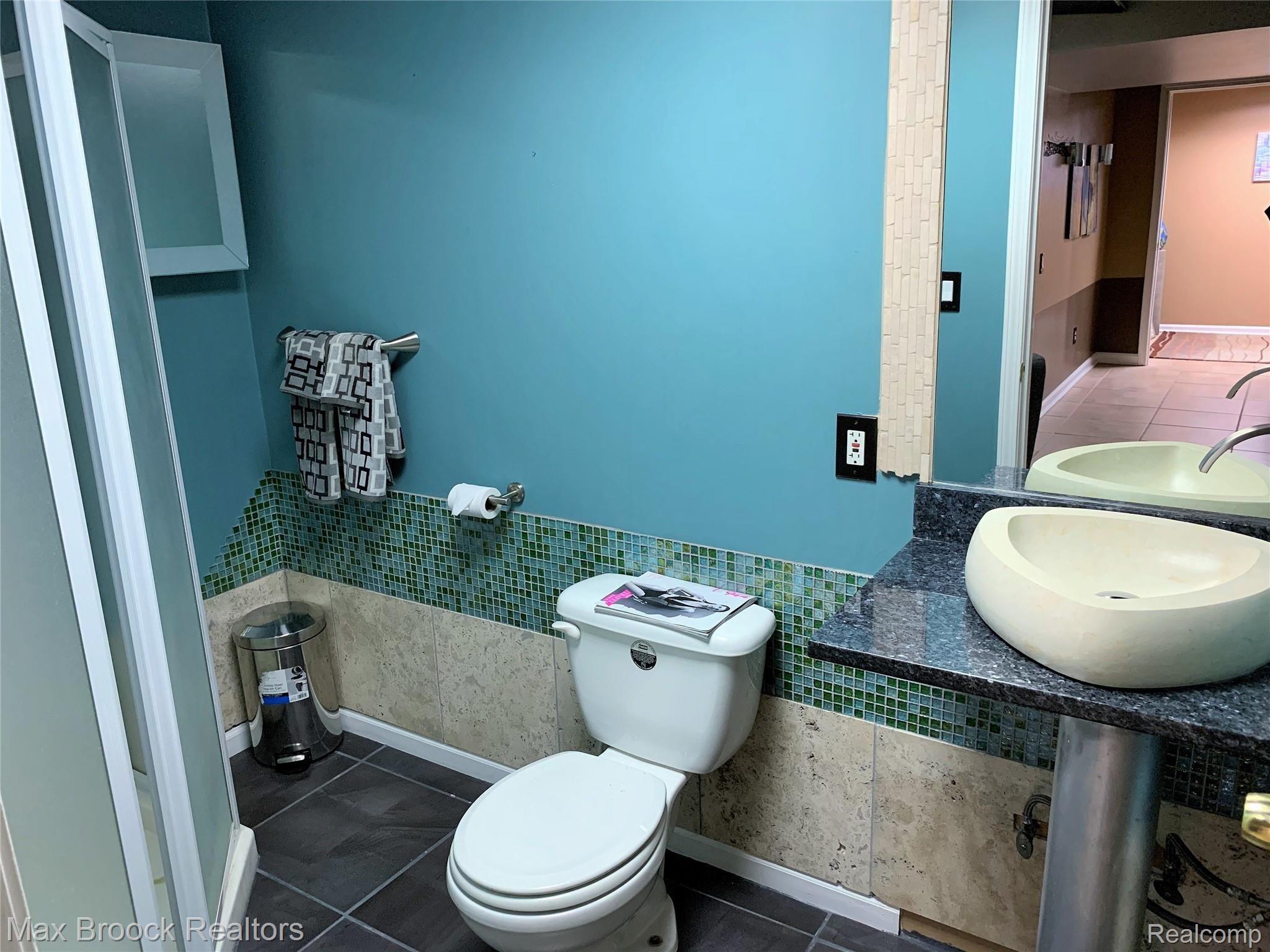 2271 Crystal Drive, Unit 35 Rochester, MI 48309 - Photo 43 of 56 IMG_1993.jpg