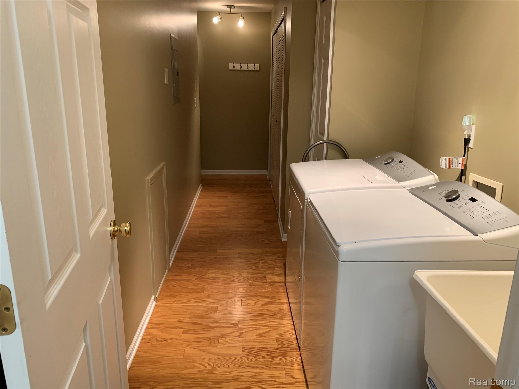 3593 Tremonte Circle, Unit 317 Rochester, MI 48306 - Photo 11 of 28 C5EBF5F5-0D9F-4B93-B381-E44A790E6521.jpeg