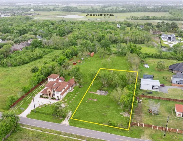 a view of a tennis court