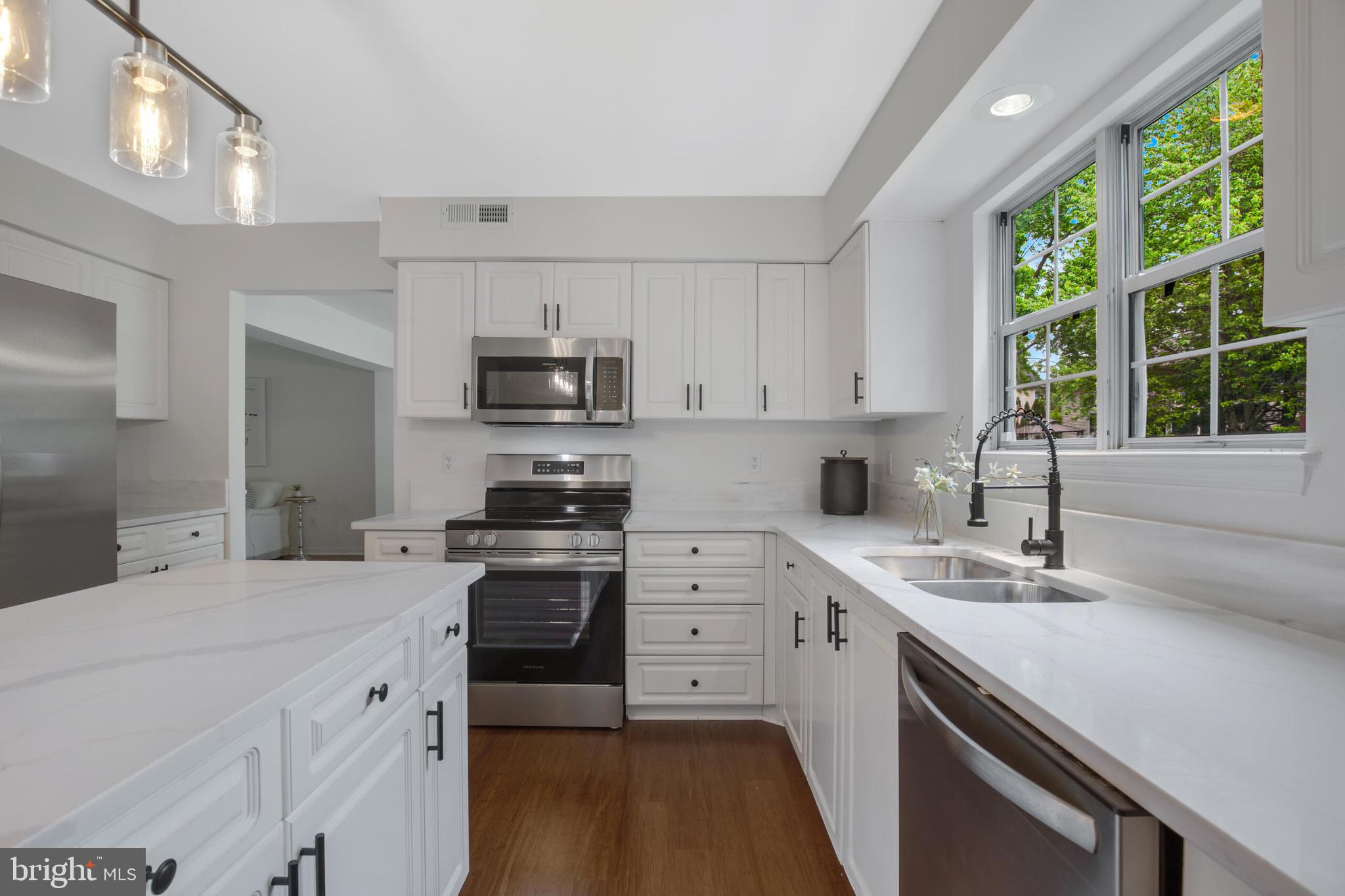 210 Wingate Place Southwest Leesburg, VA 20175 - Photo 15 of 43