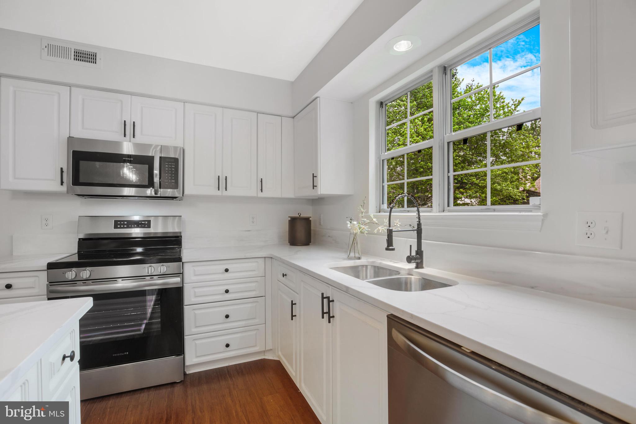 210 Wingate Place Southwest Leesburg, VA 20175 - Photo 16 of 43