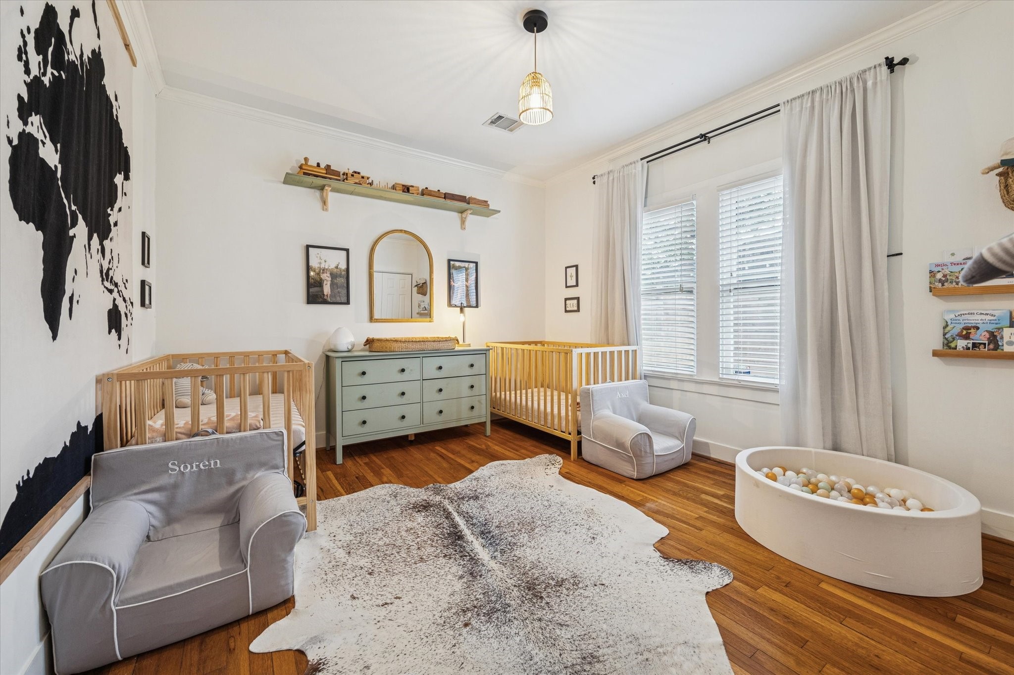 1135 Walling Street Houston, TX 77009 - Photo 19 of 32 3rd bedroom is 12x11, oak wood floors, updated lighting. large closet not seen in photo.