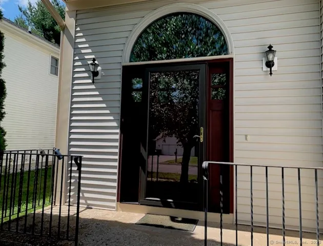 $2,850 | 16 Ancient Highway, Newington, CT 06111