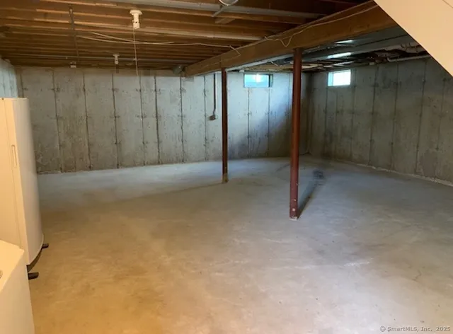 $2,850 | 16 Ancient Highway, Newington, CT 06111