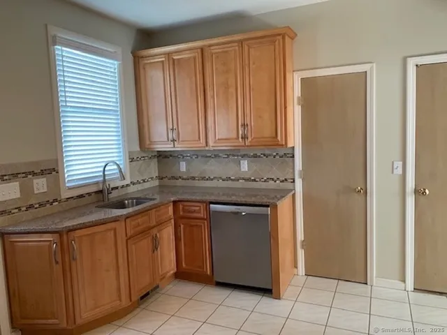 $2,850 | 16 Ancient Highway, Newington, CT 06111