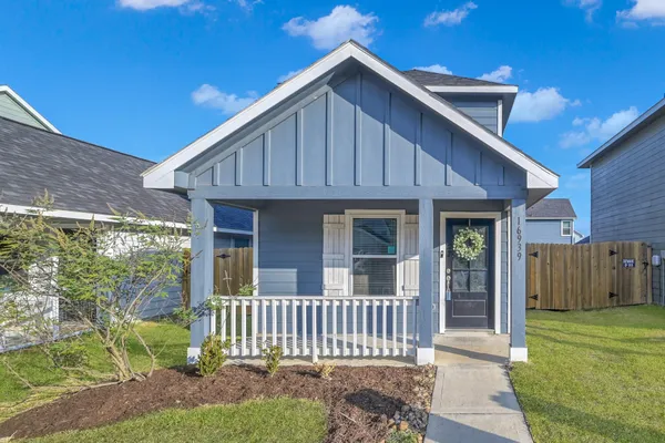 $164,500 | 16939 Marie Vlg Drive, Conroe, TX 77306