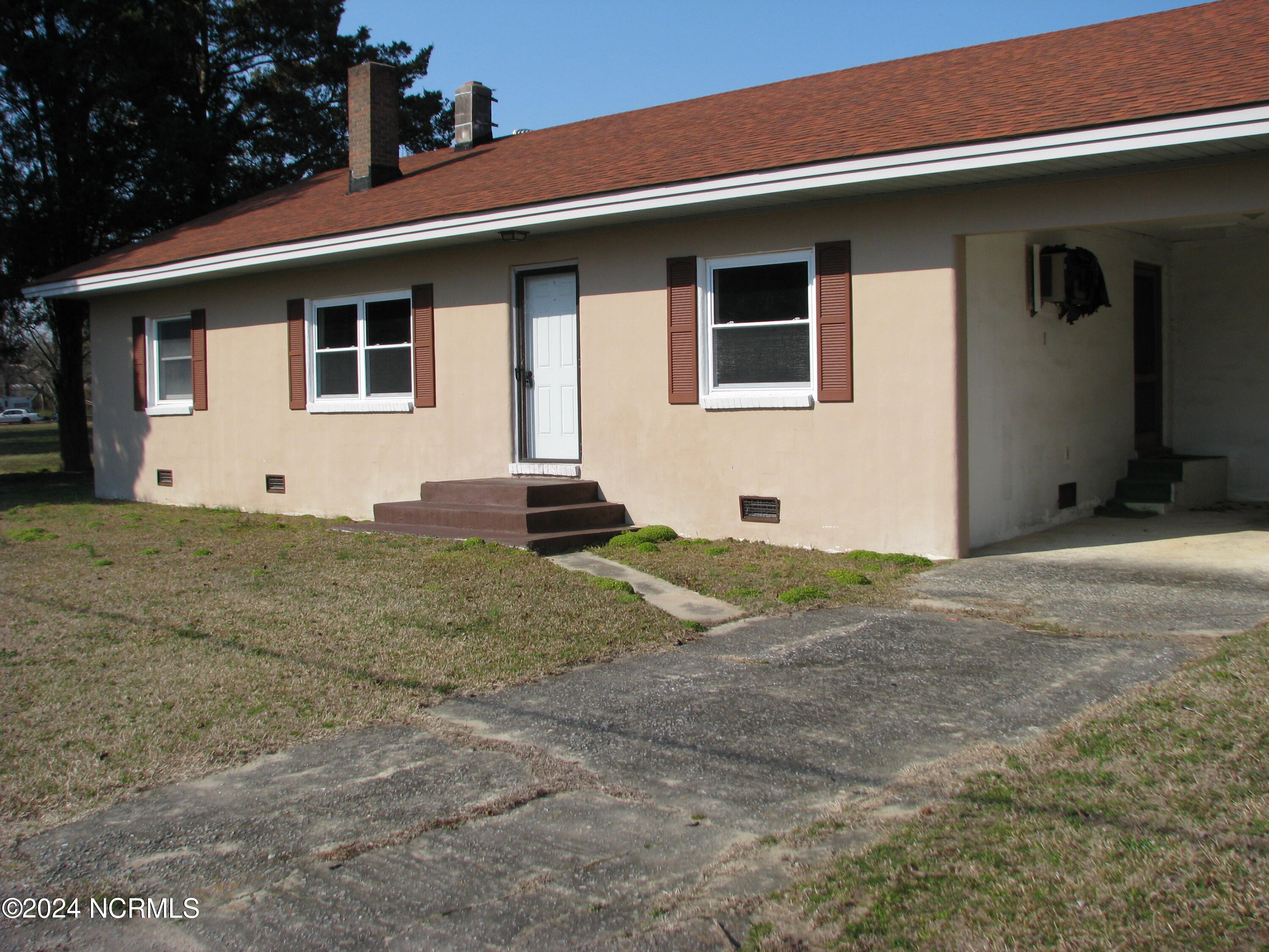 6733 Highway 32 Roper, NC 27970 - Photo 3 of 18 Pave driveway and walkway, note single attached garage