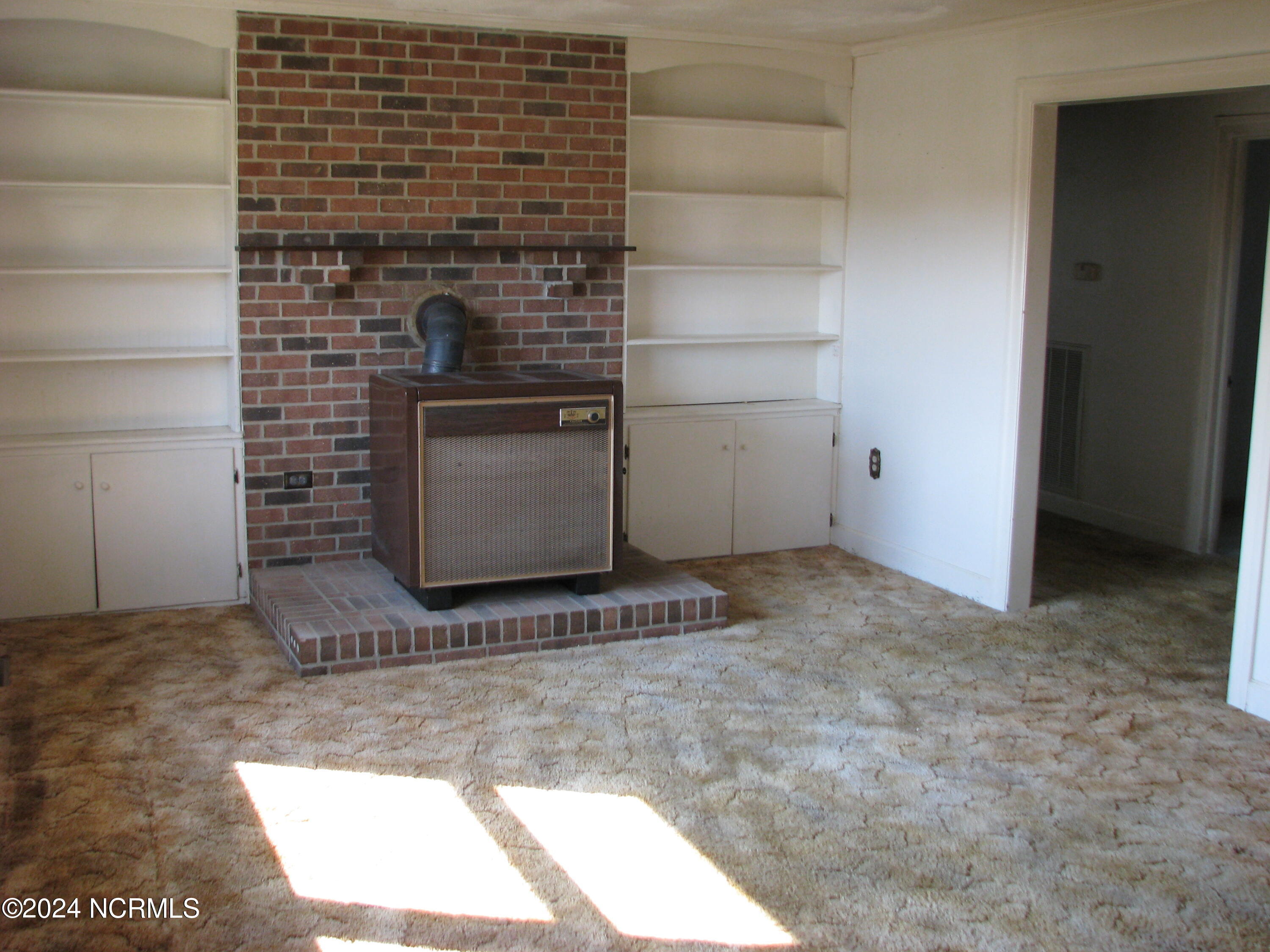 6733 Highway 32 Roper, NC 27970 - Photo 7 of 18 Living room with built-in bookshelves
