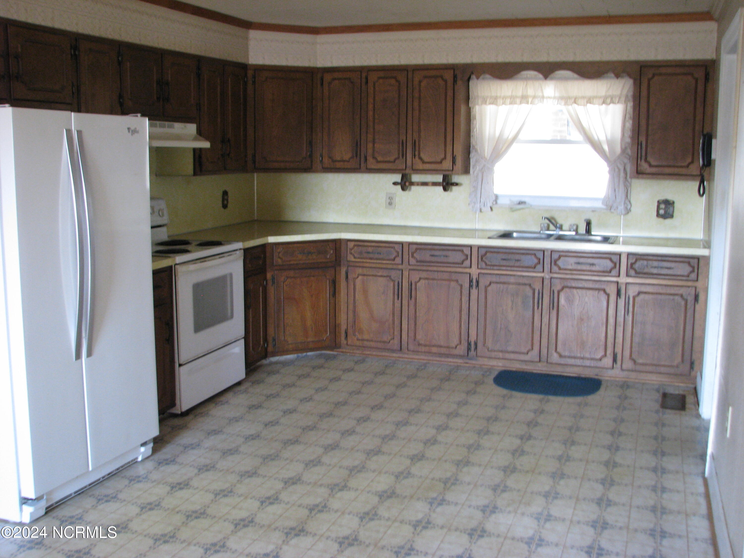 6733 Highway 32 Roper, NC 27970 - Photo 10 of 18 Kitchen view 2