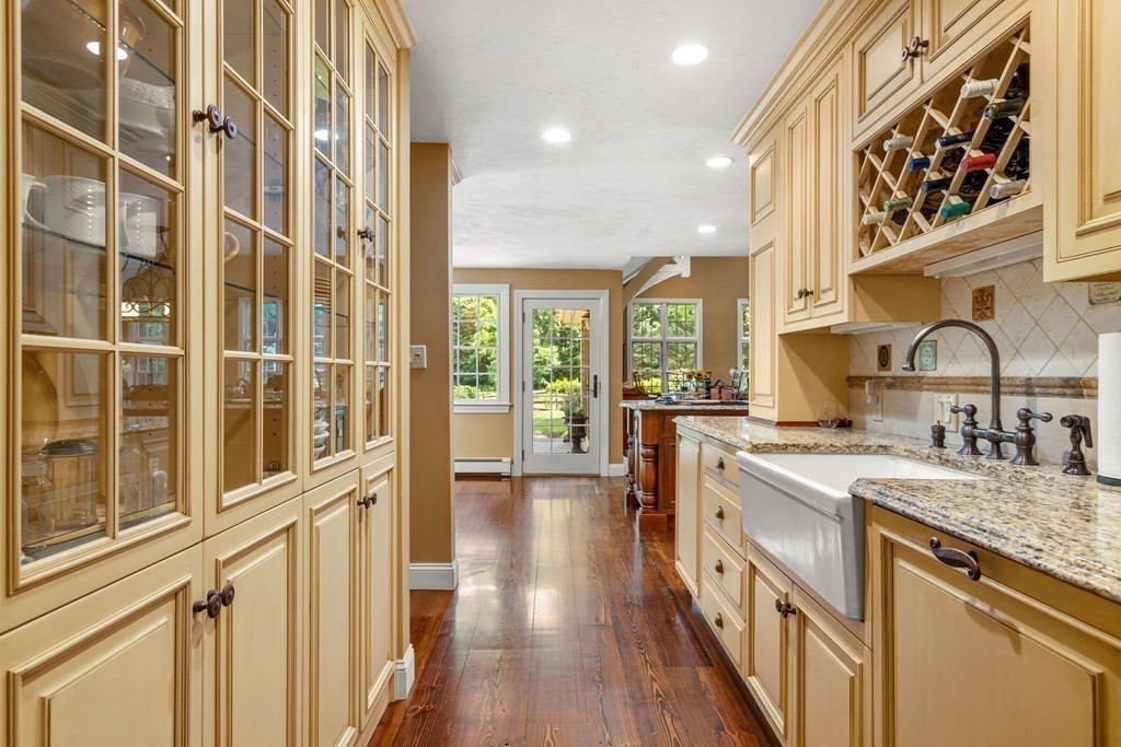 135 Bedford Road Lincoln, MA 01773 - Photo 9 of 42 Gallery Image 9