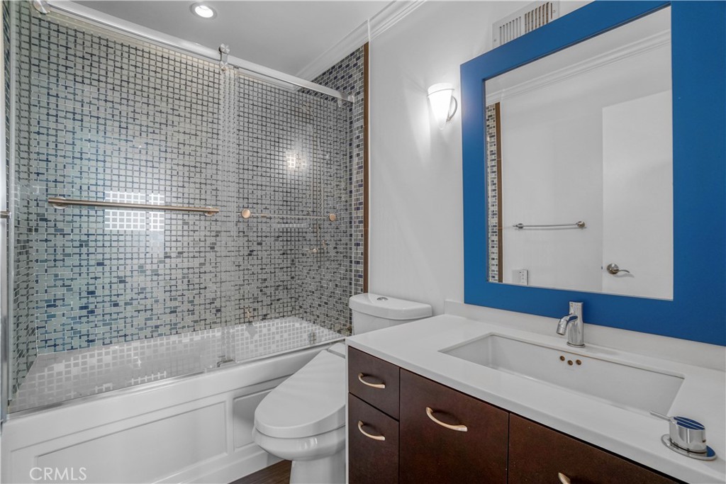 7301 Vista Del Mar, Unit A212 Playa del Rey, CA 90293 - Photo 26 of 45 2nd Bedroom bathroom