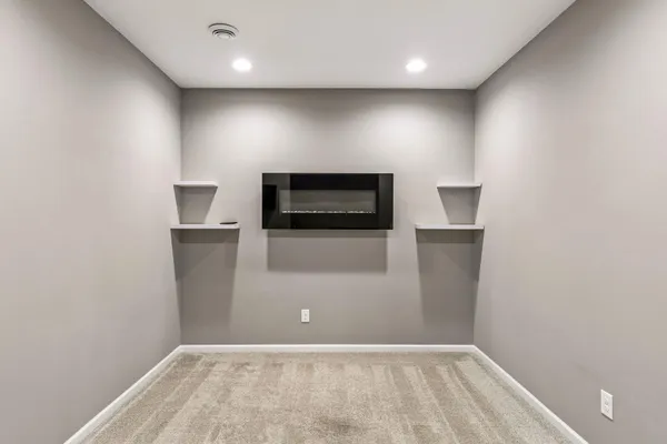 $3,495 | 16122 Estate Lane, Lakeville, MN 55044
